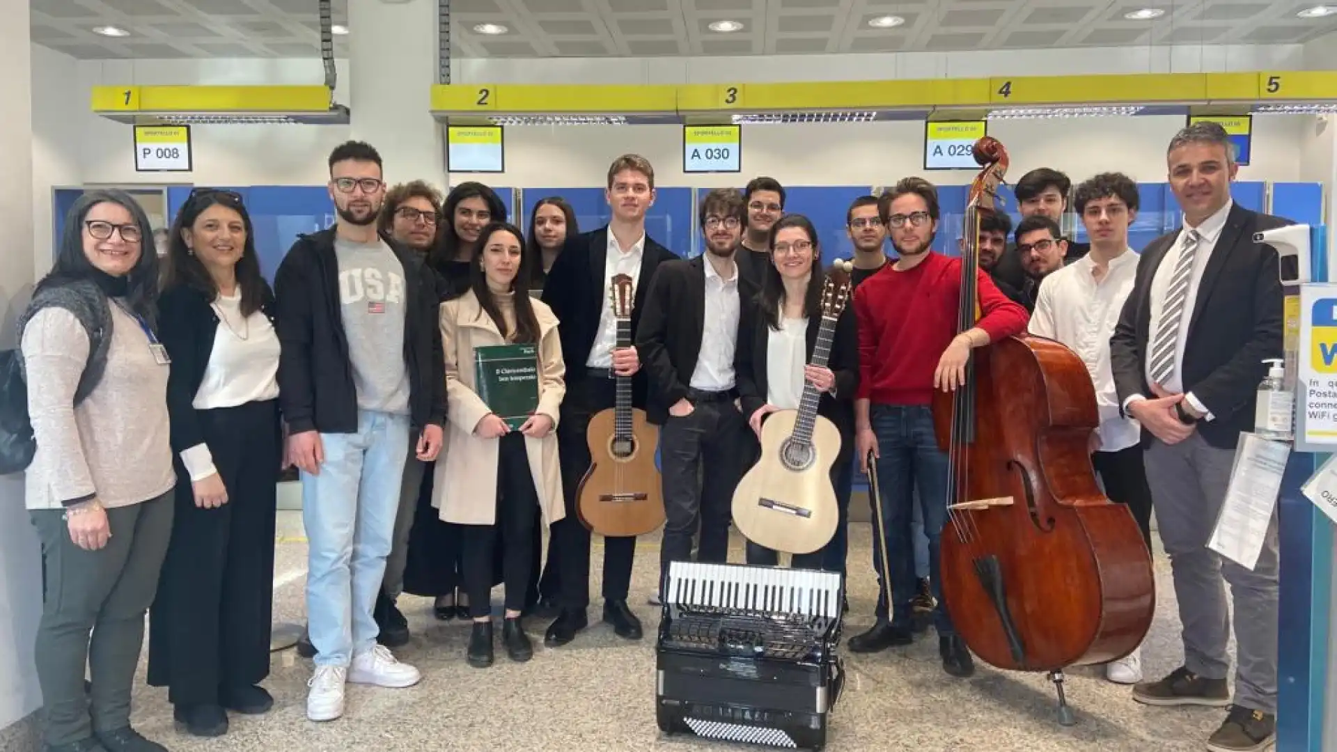 Isernia: gli allievi del conservatorio Perosi si sono esibiti nell’Ufficio Postale di Corso Garibaldi.